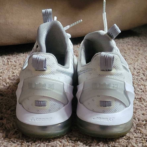 Mens Nike Air LeBron 13 lows 'Metallic Silver' - Picture 4 of 9